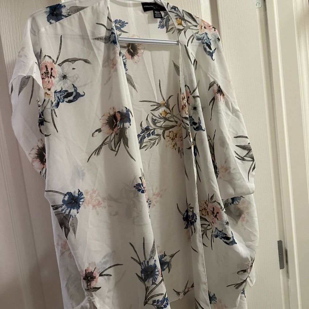 Two kimonos - Picture 3 of 4